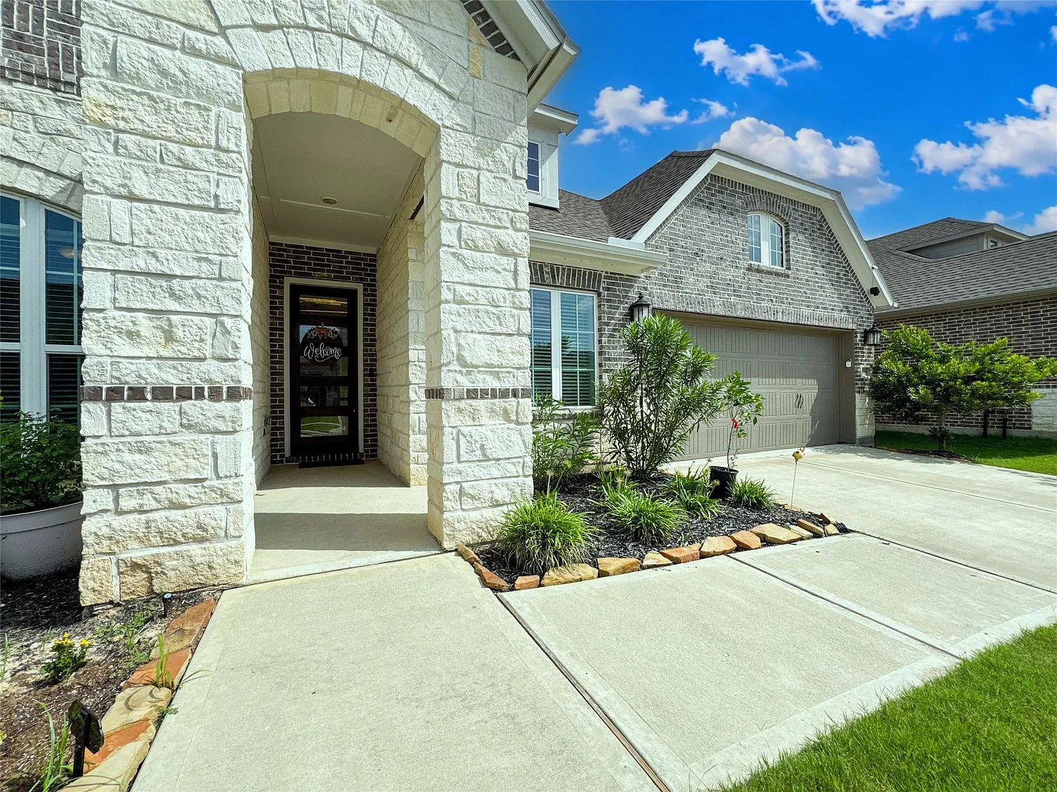 4 bed, 3.0 bath, 2539 sqft, $3,100 — Photo 3