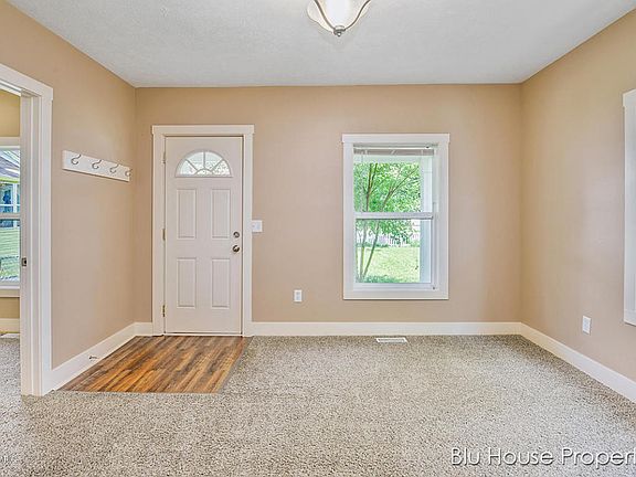 5th image of 1124 White Ave NW