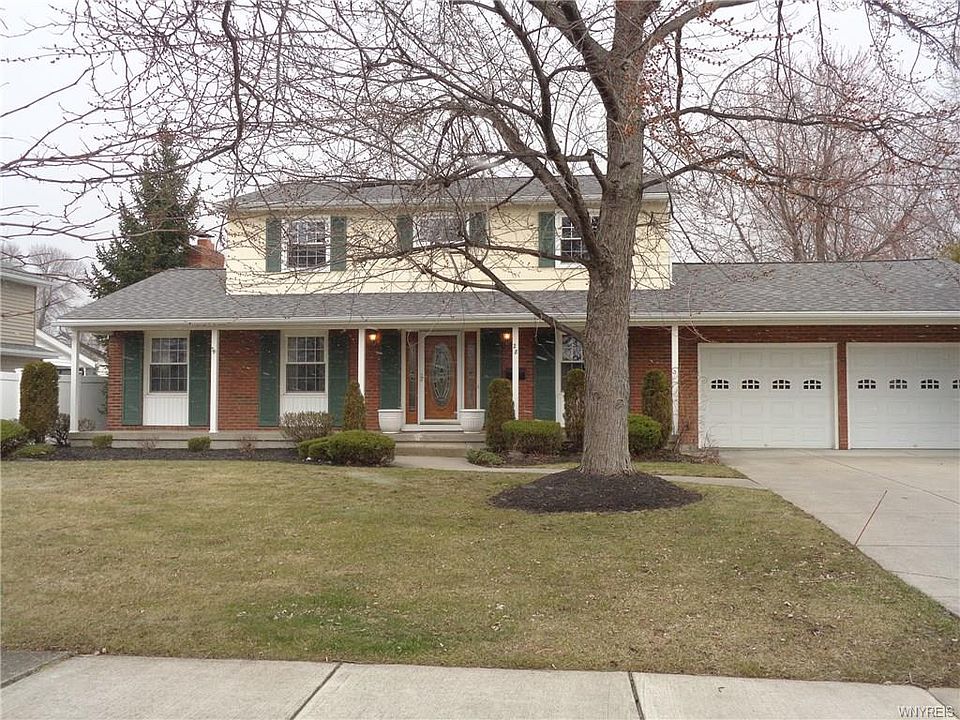 1st image of 28 Manor Oak Dr