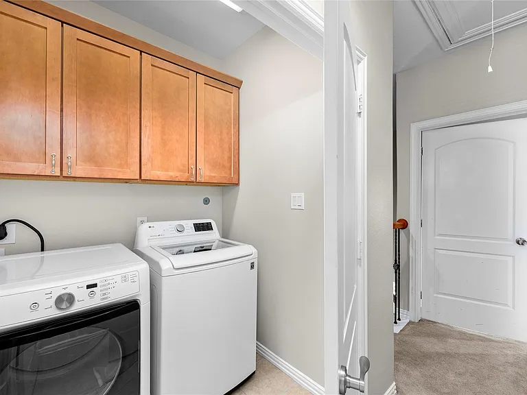 1614 Stuart St — Photo 31