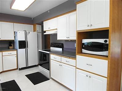 2nd image of 621 Hillcrest Ave