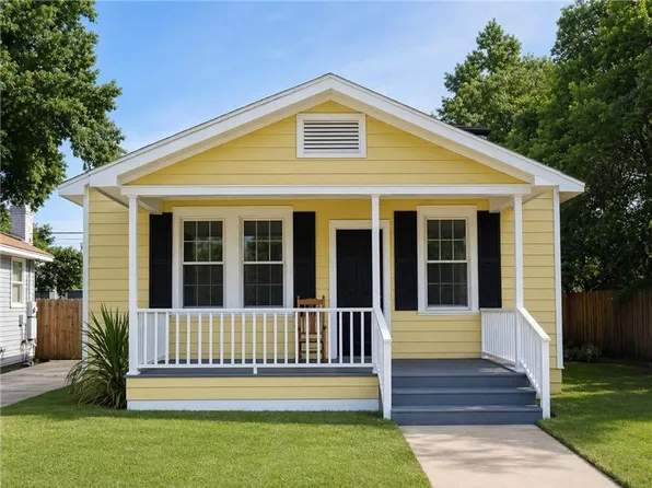 212 W 60th St #A, Savannah, GA 31405