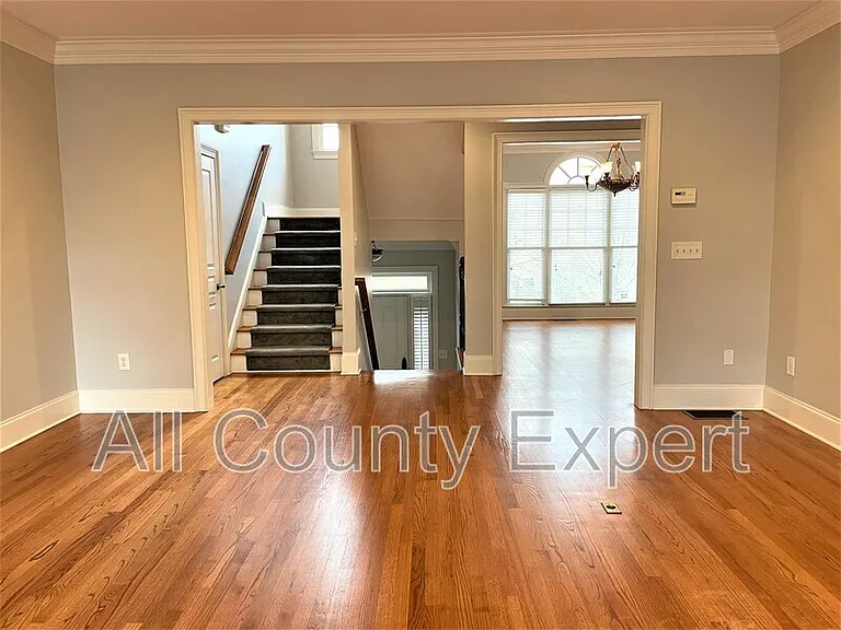 895 Lenox Ct NE — Photo 9