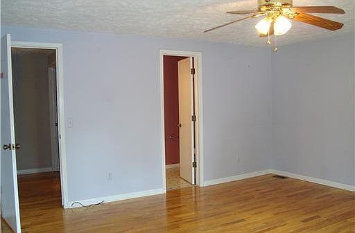 5th image of 1833 E Burrwood Cir