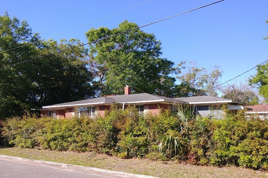 2nd image of 2318 Witschen Ave
