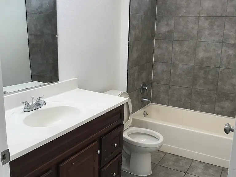 323 Magnolia St #101 — Photo 10