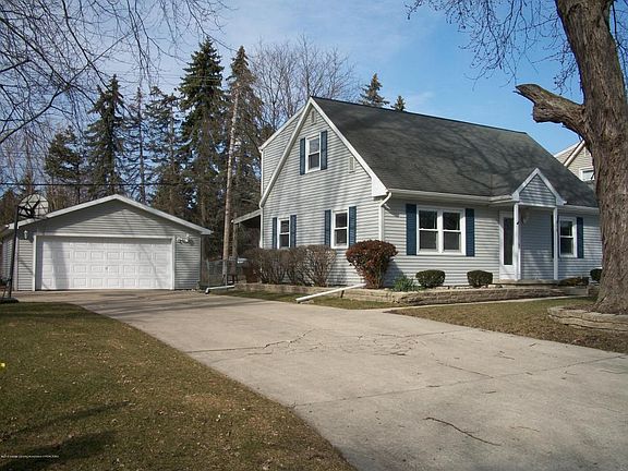 2nd image of 215 Iris Ave