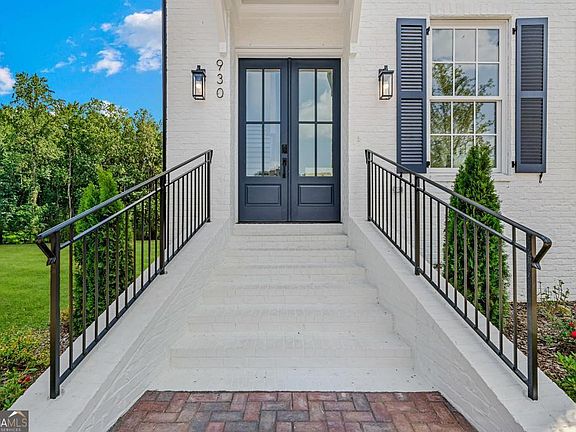 5th image of 930 Laurel Brooke Ave