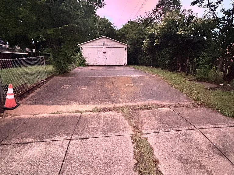 1400 Milmo Dr — Photo 15