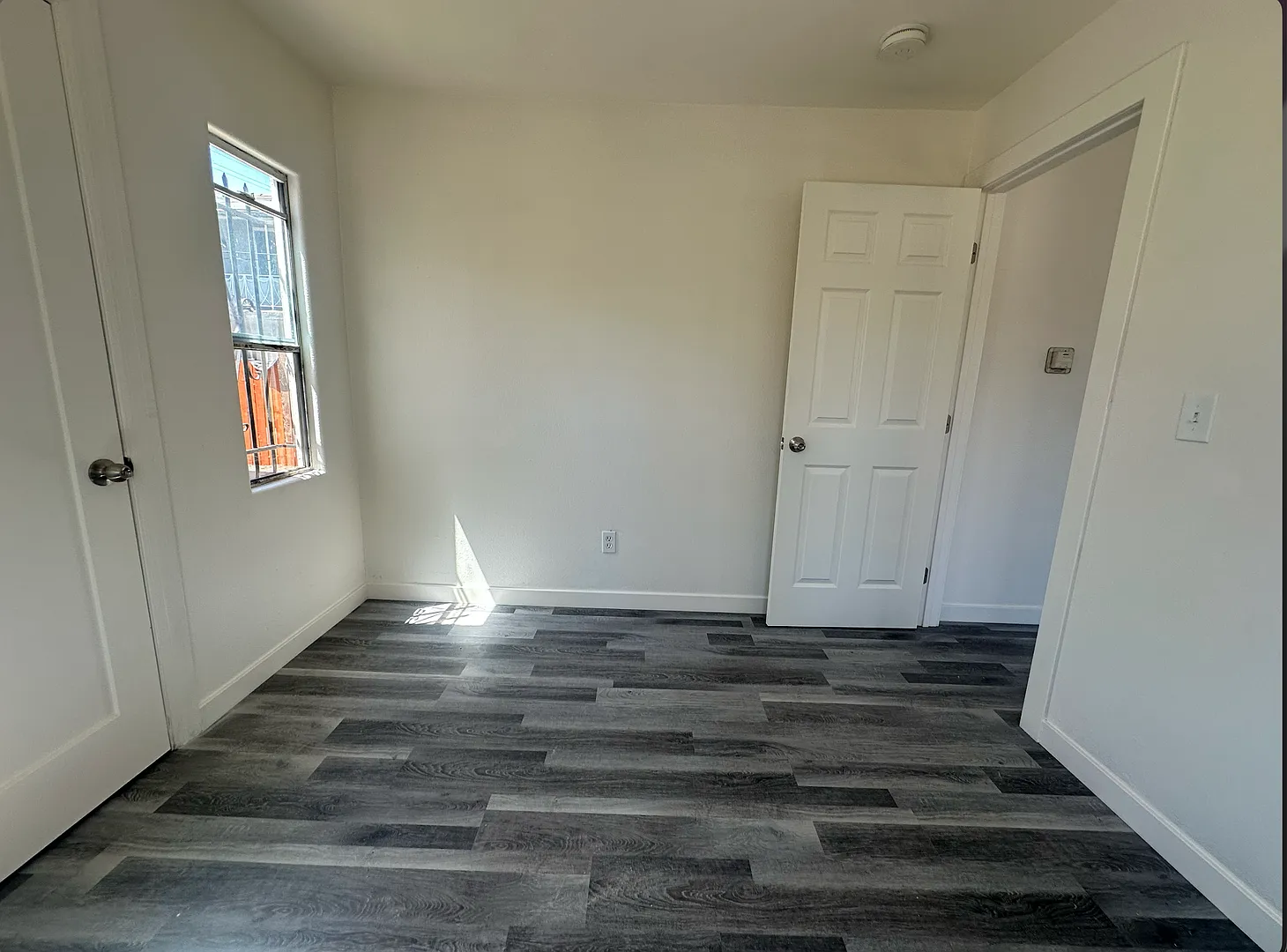 8114 Hoover — Photo 2