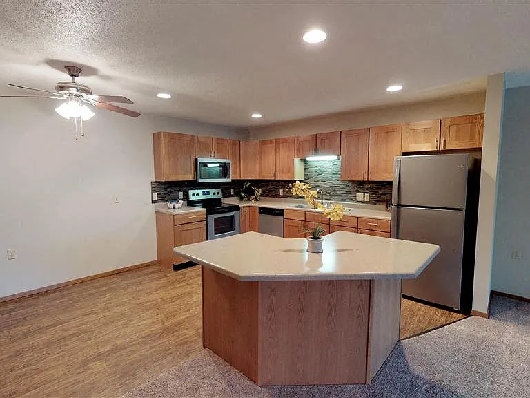 Oxbow Park Apartments — Photo 29