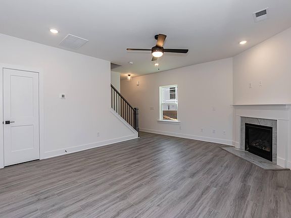 5th image of 207 Drayton Hall Ln