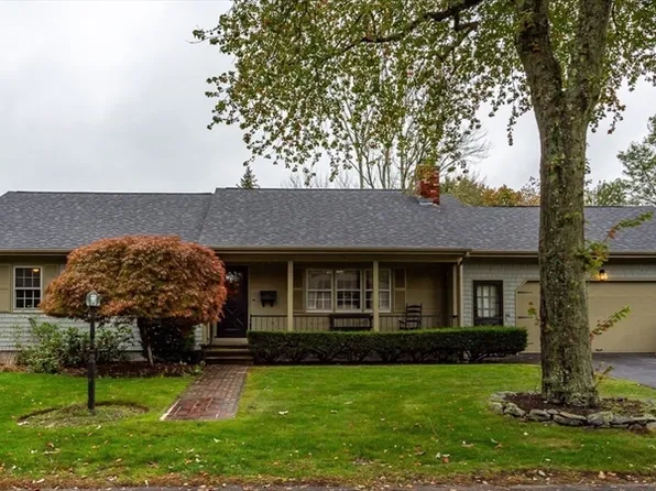 84 Thomas Dr, Somerset, MA 02726