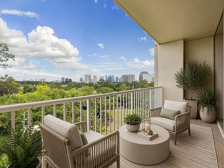 121 N Post Oak Ln #706 — Photo 23