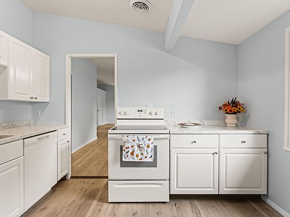 5th image of 688 Nancy Ln