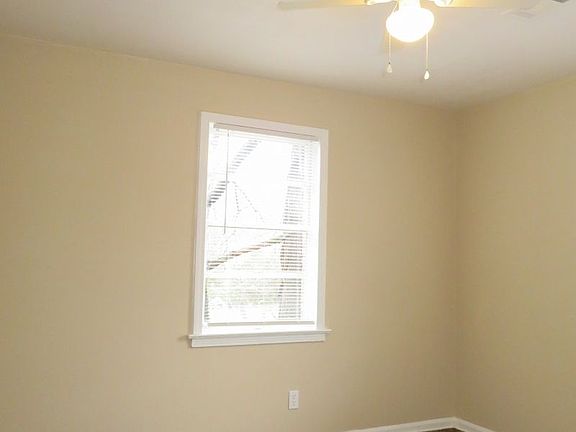 4th image of 2448 Dwight Rd