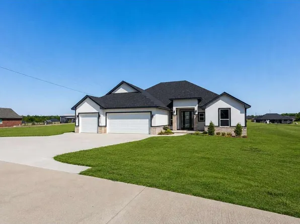 2440 Canyon Cir, Blanchard, OK 73010
