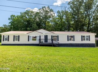319 Deer Trail Dr, Dandridge, TN 37725