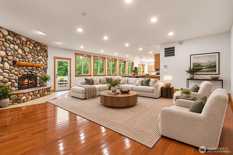 3rd image of 30121 41st Avenue E