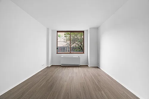 393 W 49th St Photo 1