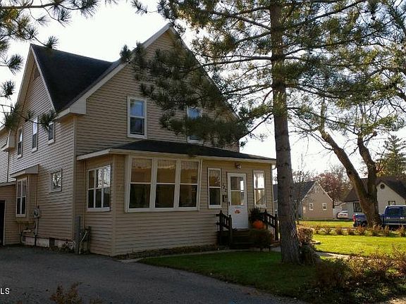 5th image of 322 2nd St W