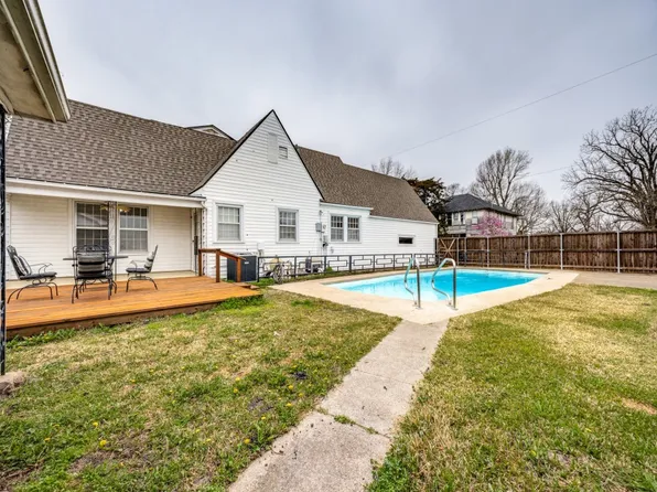 701 Market St E, Honey Grove, TX 75446