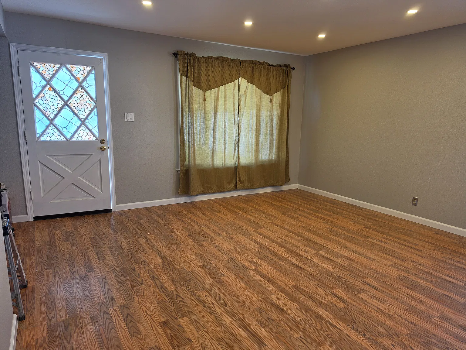 3 bed, 1453 sqft, $2,500 — Photo 2