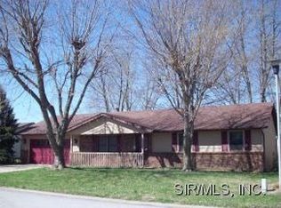 408 Bargraves Blvd, Troy, IL