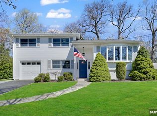 32 Golf View Dr, Dumont, NJ 07628