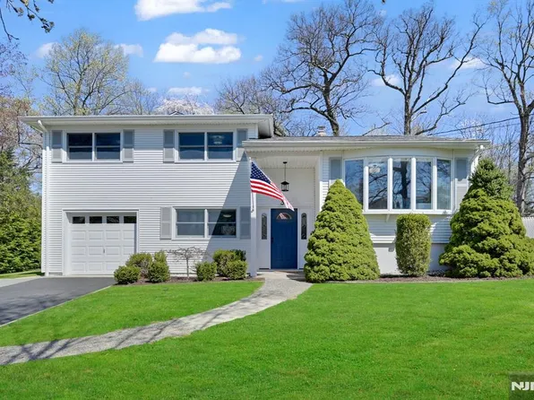 32 Golf View Dr, Dumont, NJ 07628