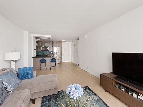2nd image of 130 E 18th St APT 8U