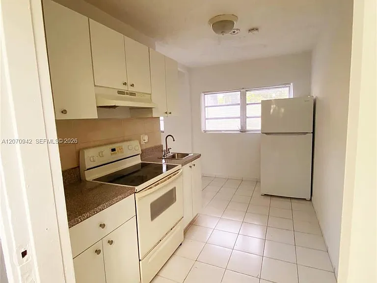 2612 Johnson St #13 — Photo 2