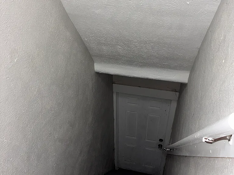 8218 Korman Ave #UP — Photo 18