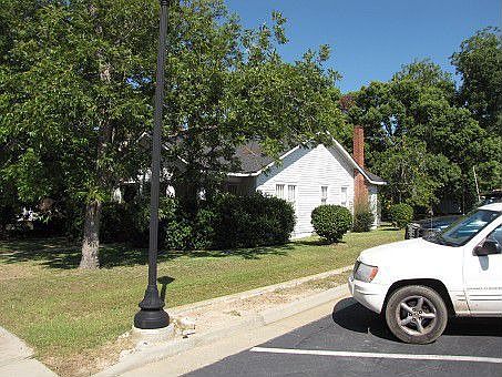 2nd image of 119 N Caswell St