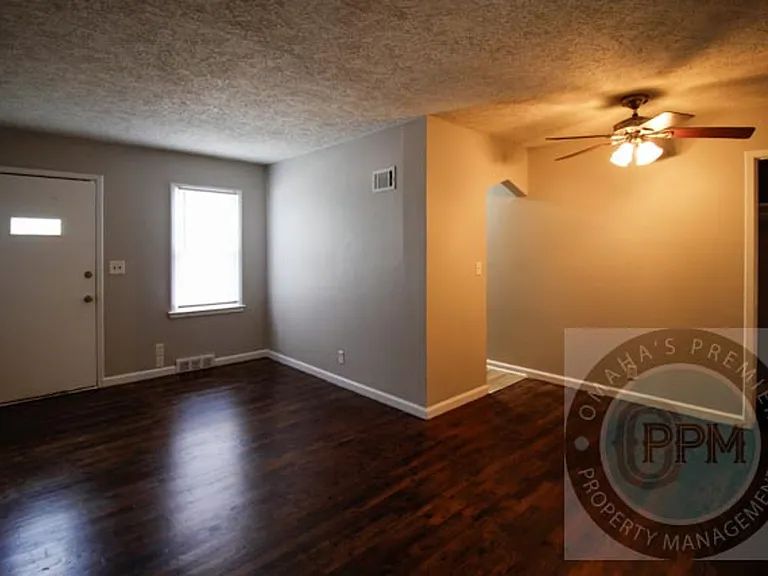 2119 Monroe St — Photo 6
