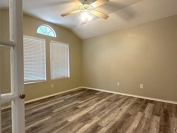 5th image of 610 Riverway Ln