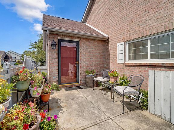 3rd image of 2497 Meadow Glade Dr