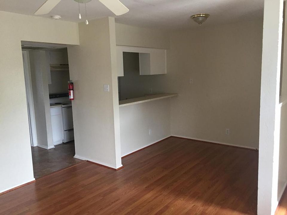 2nd image of 2124 Sanger Ave APT 205