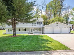 804 May Ct, Le Claire, IA 52753