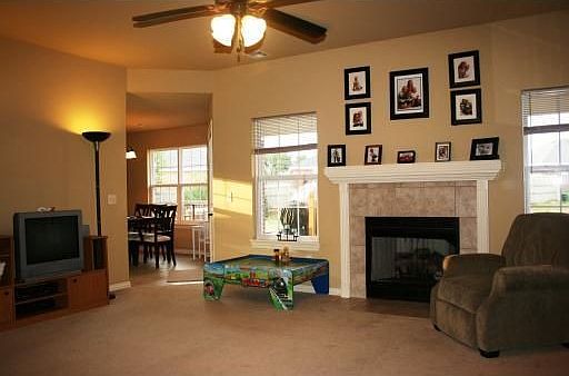 2nd image of 1025 Applewood Cir