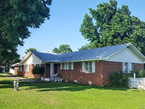 4th image of 200 N Magnolia