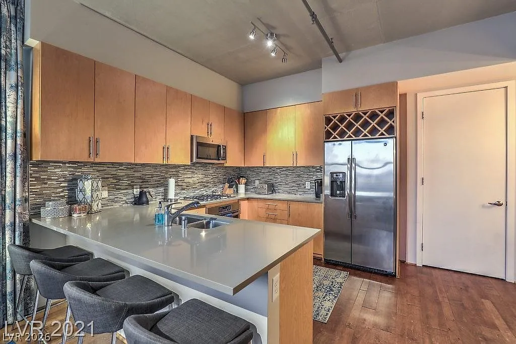 2 bed, 2.0 bath, 1233 sqft, $3,200 — Photo 4