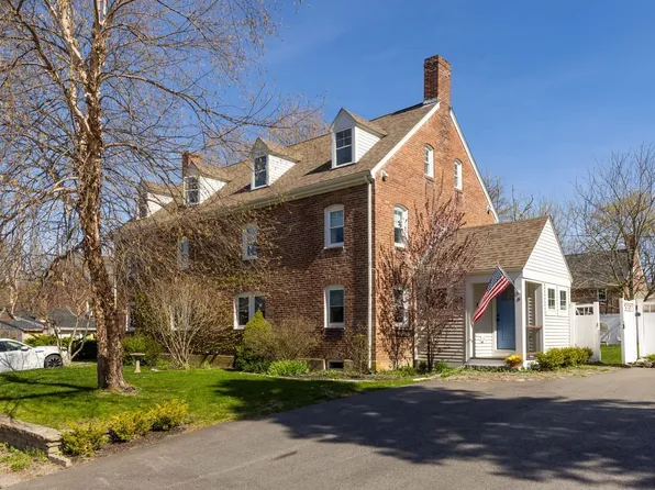 9 Elder Street, Newmarket, NH 03857