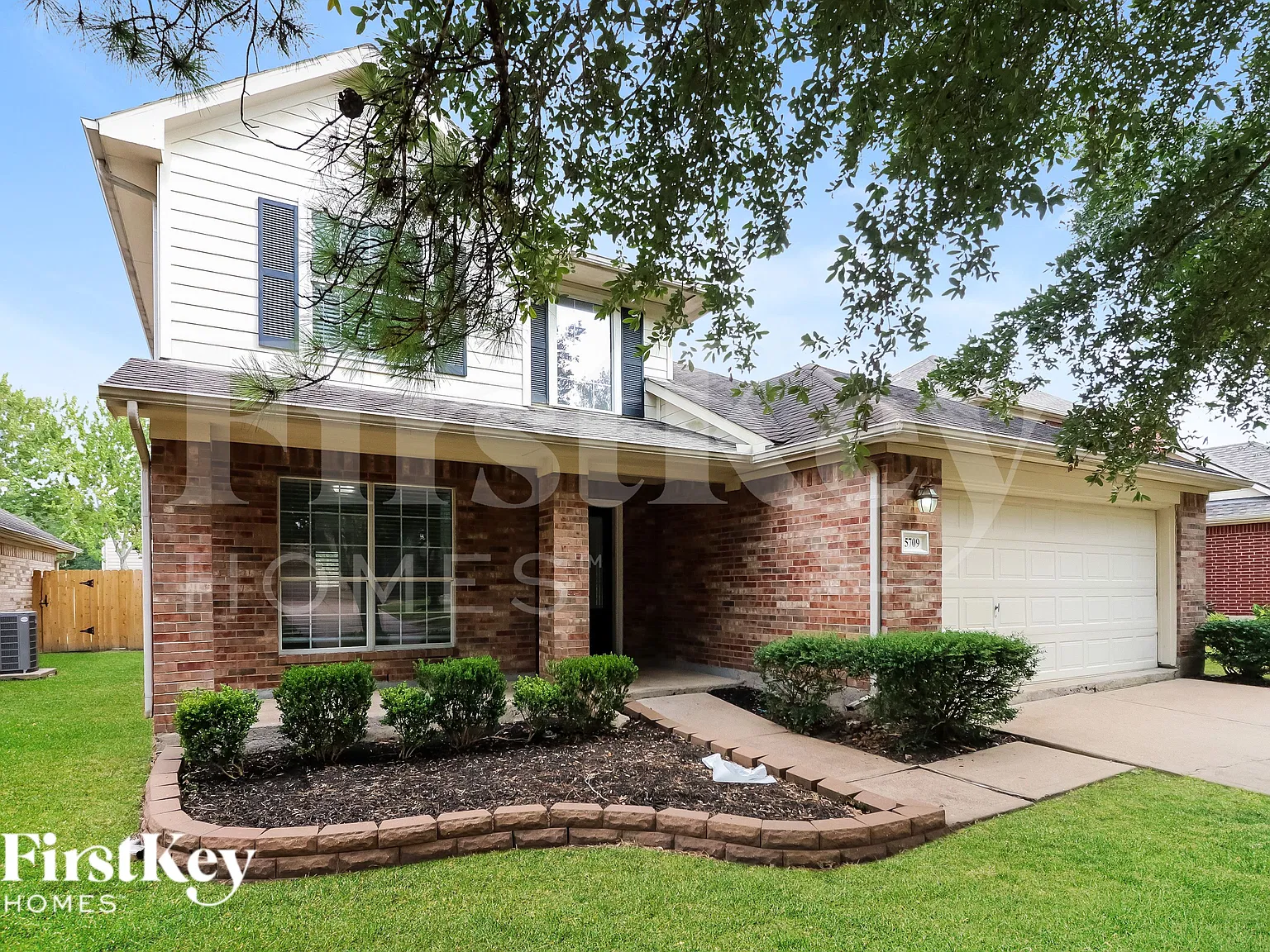 4 bed, 2.5 bath, 2133 sqft, $2,450 — Photo 2