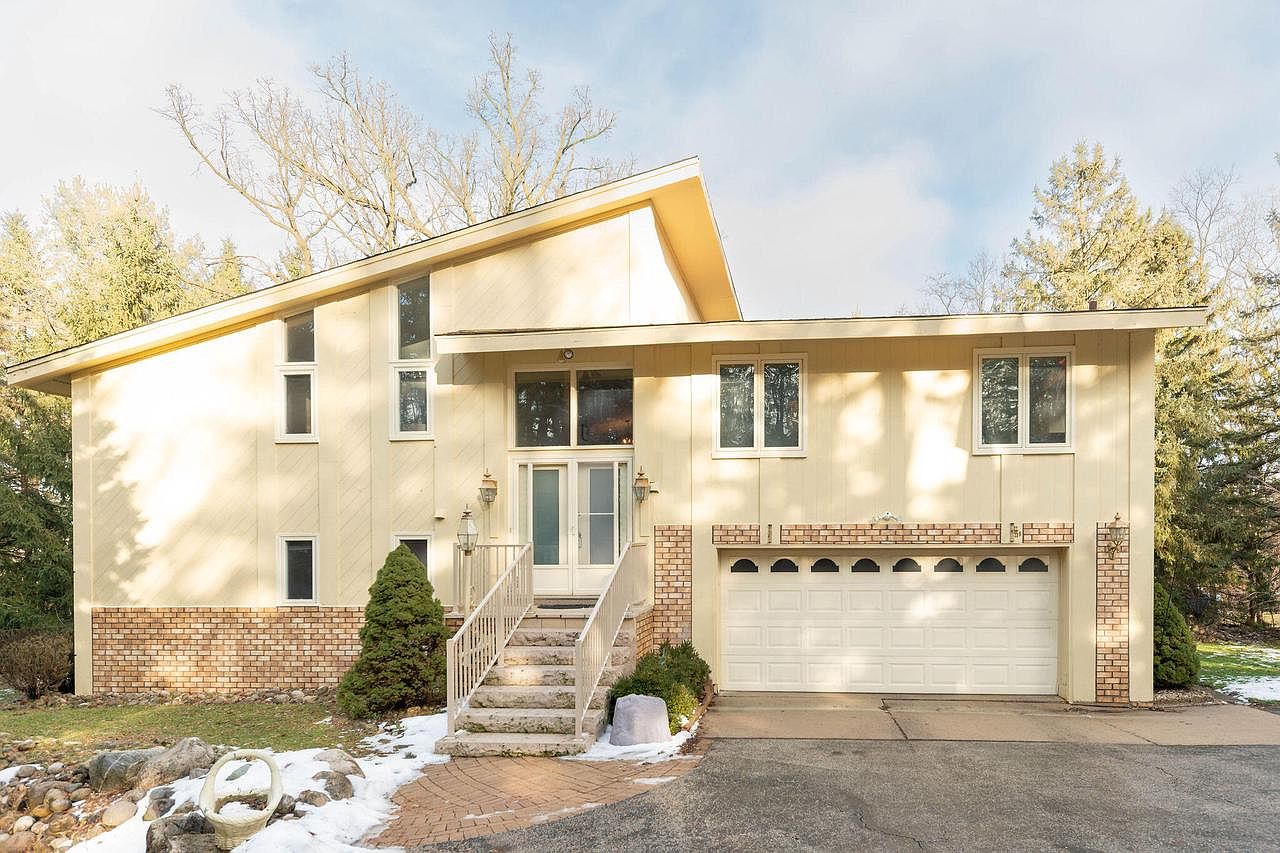N11W31386 Fairfield WAY, Delafield, WI 53018 | Zillow