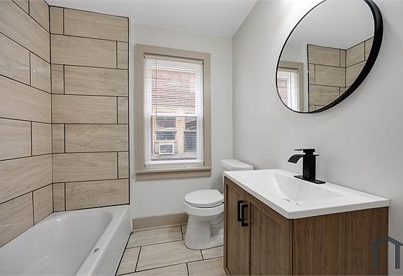 4th image of 3021 Clements St