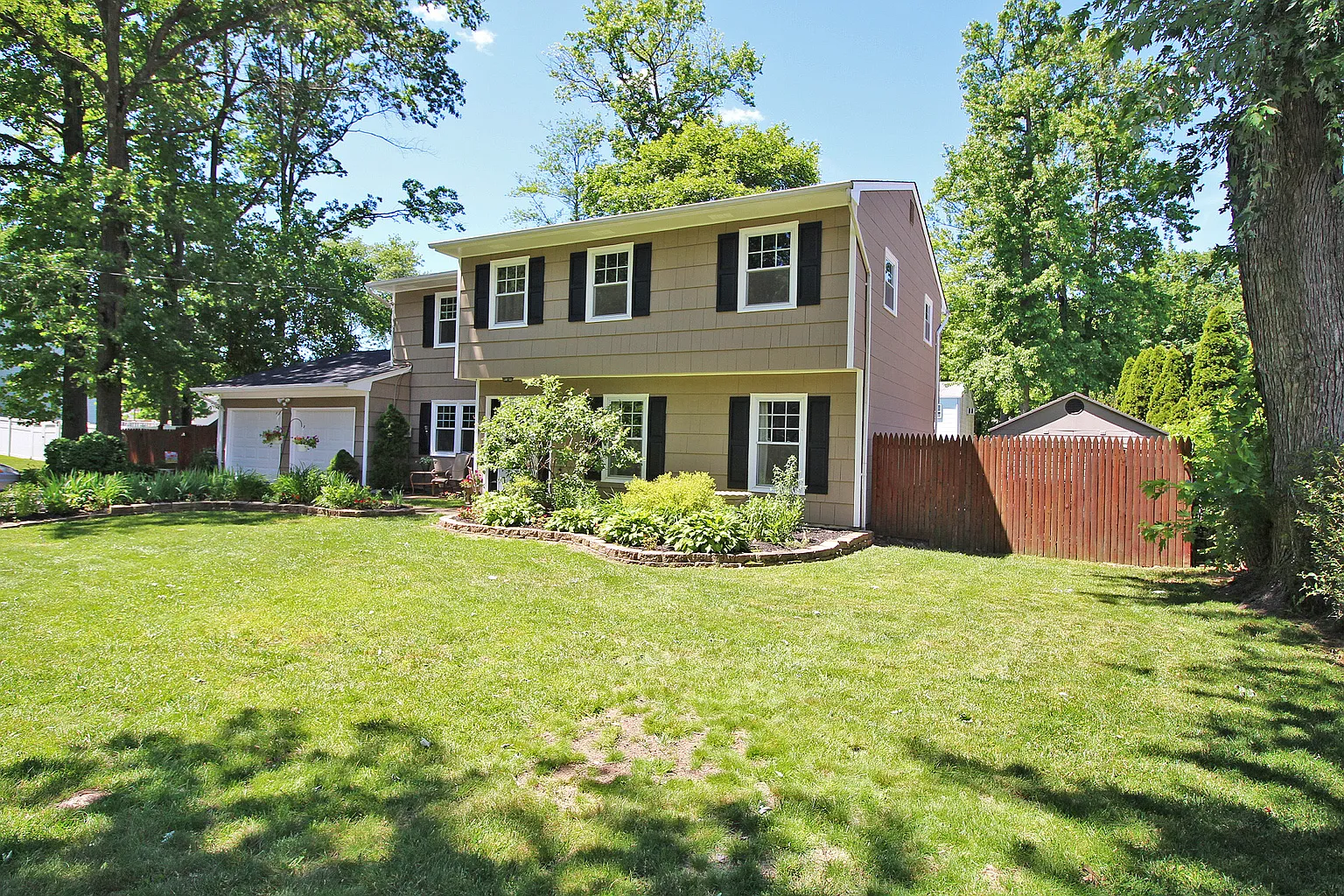 60 Outcalt Ave photo 1