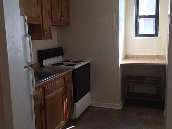 4th image of 11720 Edgewater Dr APT 808