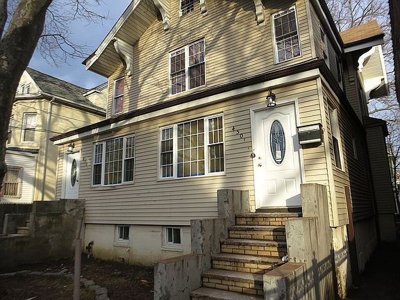 2nd image of 450 Beach Ave