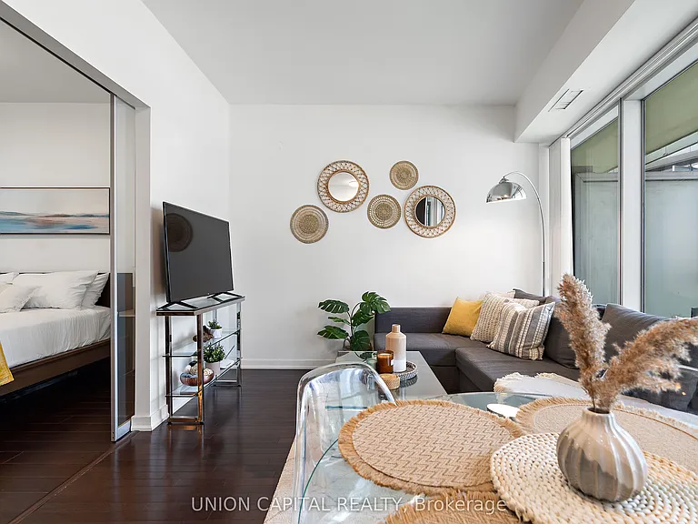 12 York St #501 — Photo 9